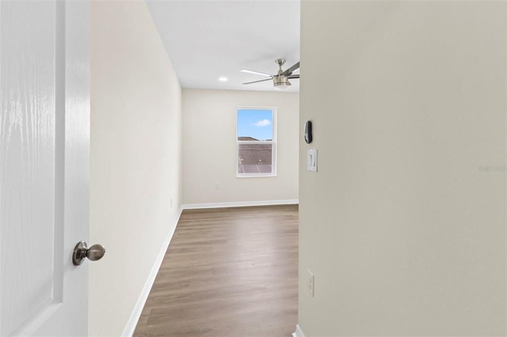 En Venta: $649,000 (4 camas, 2 baños, 2716 Pies cuadrados)