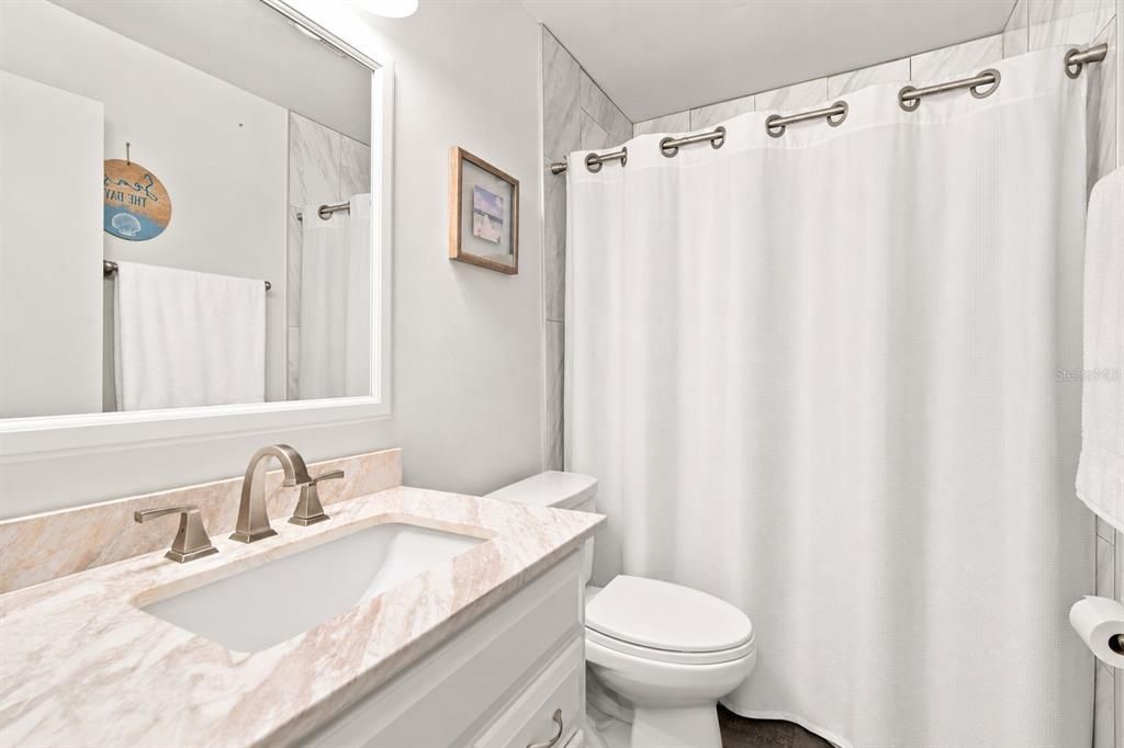 На продажу: $349,900 (3 спален, 2 ванн, 1332 Квадратных фут)