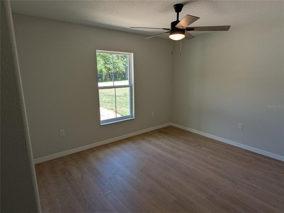 For Sale: $263,900 (3 beds, 2 baths, 1372 Square Feet)