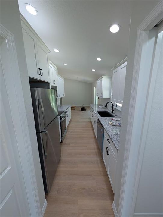 For Sale: $263,900 (3 beds, 2 baths, 1372 Square Feet)