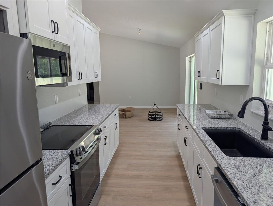 For Sale: $263,900 (3 beds, 2 baths, 1372 Square Feet)