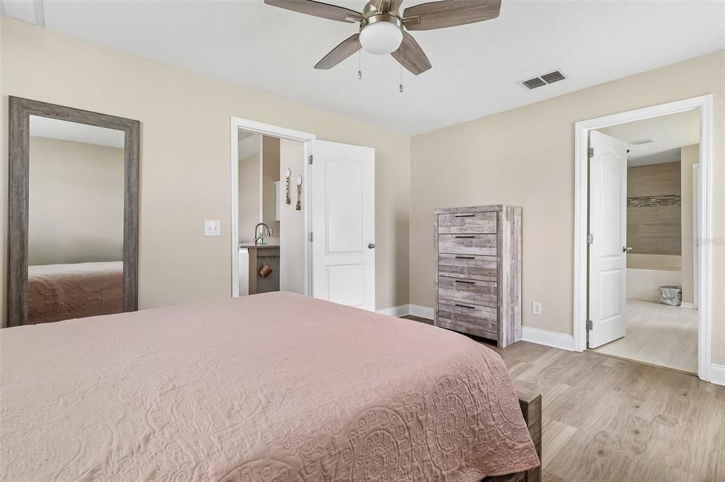 For Sale: $364,999 (4 beds, 2 baths, 1788 Square Feet)