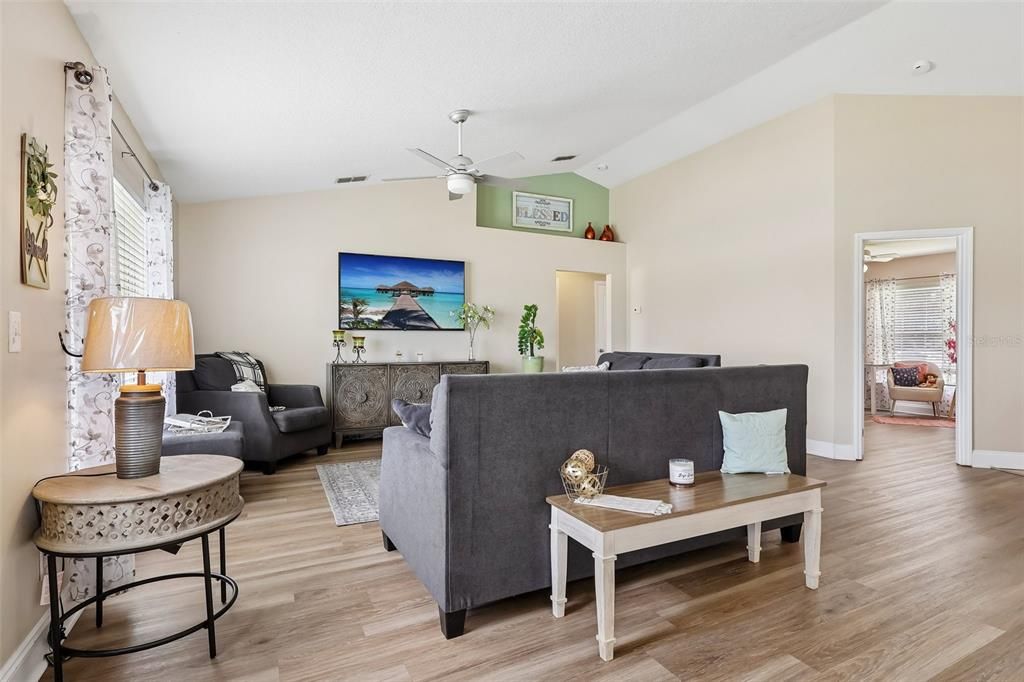 For Sale: $364,999 (4 beds, 2 baths, 1788 Square Feet)