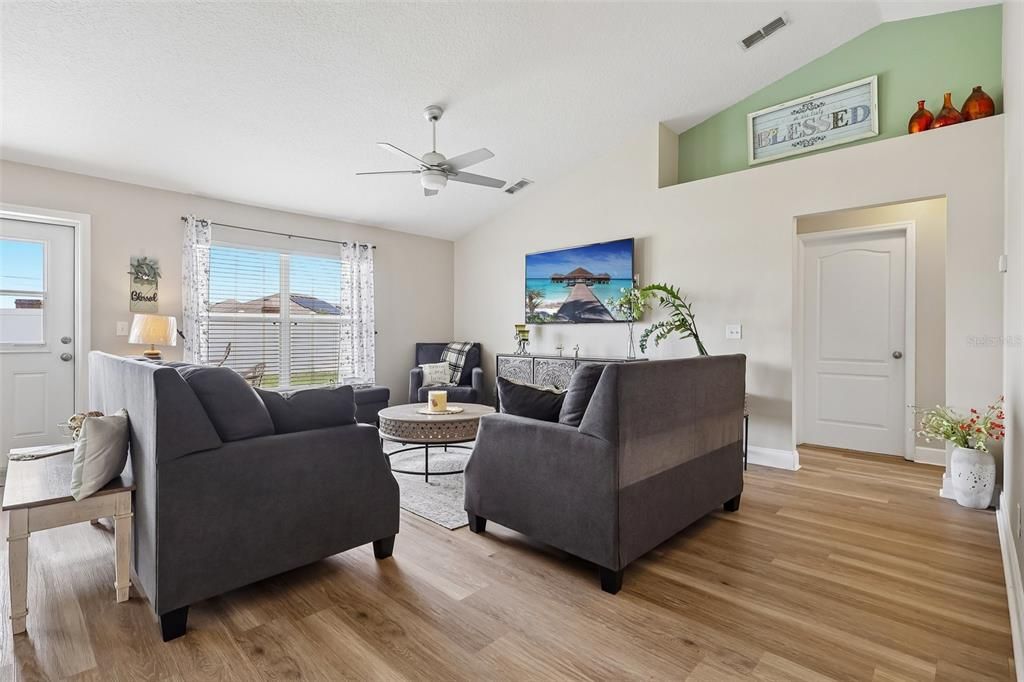 For Sale: $364,999 (4 beds, 2 baths, 1788 Square Feet)