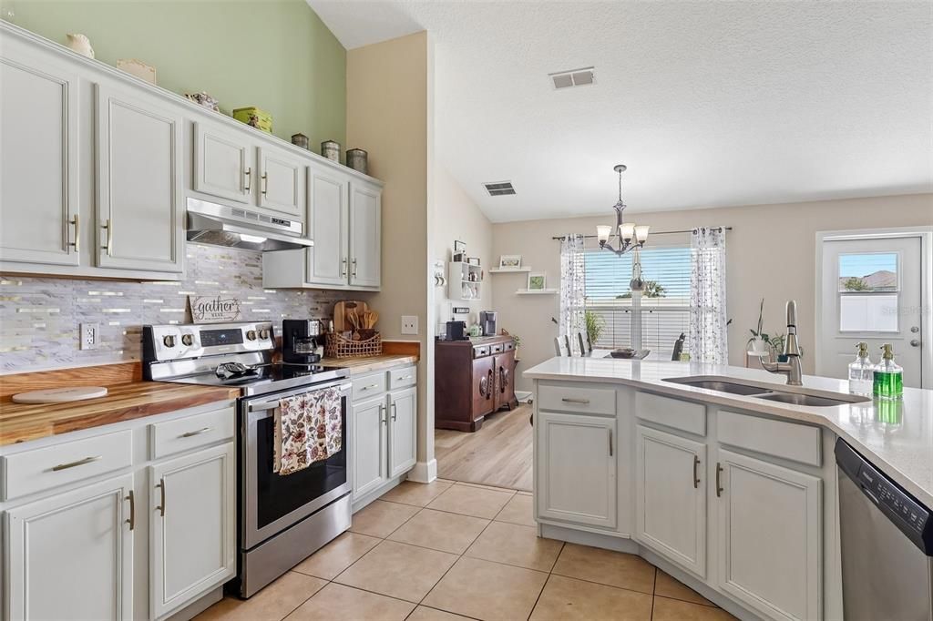 For Sale: $364,999 (4 beds, 2 baths, 1788 Square Feet)