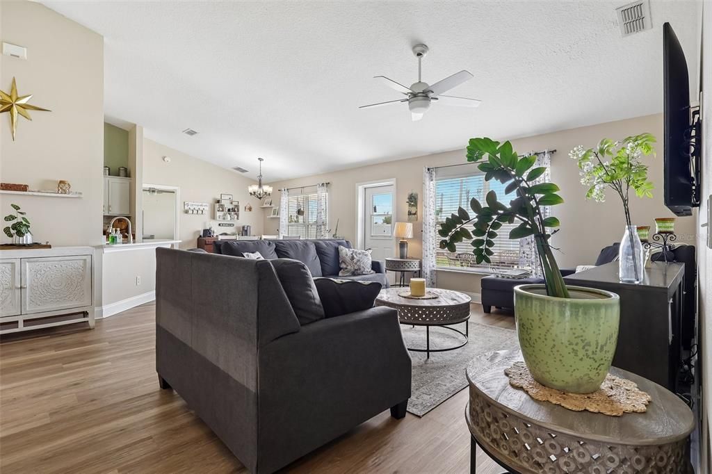 For Sale: $364,999 (4 beds, 2 baths, 1788 Square Feet)
