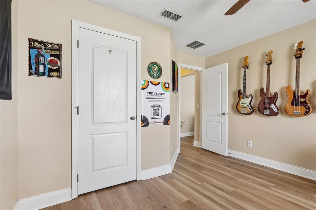 For Sale: $364,999 (4 beds, 2 baths, 1788 Square Feet)