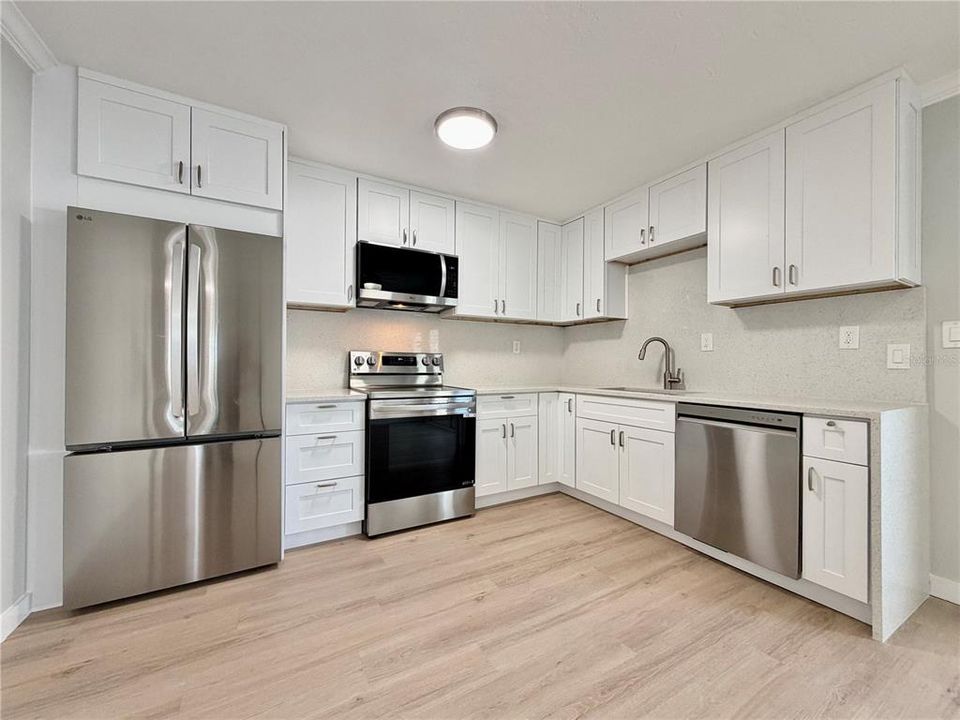 В аренду: $1,975 (2 спален, 1 ванн, 650 Квадратных фут)