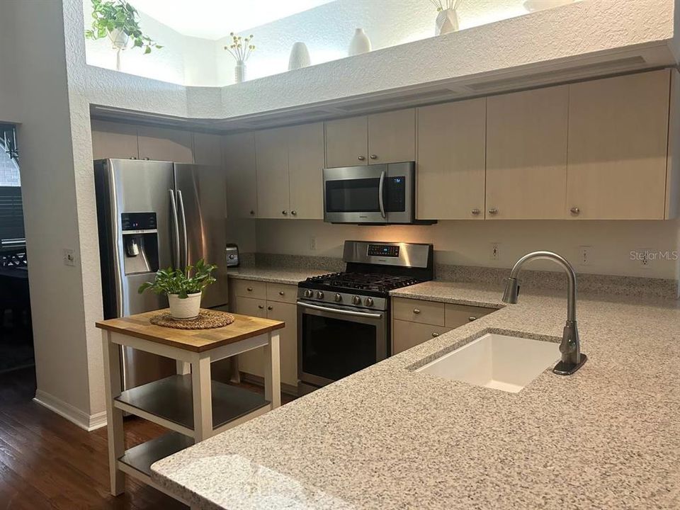 En Venta: $735,000 (4 camas, 3 baños, 2363 Pies cuadrados)