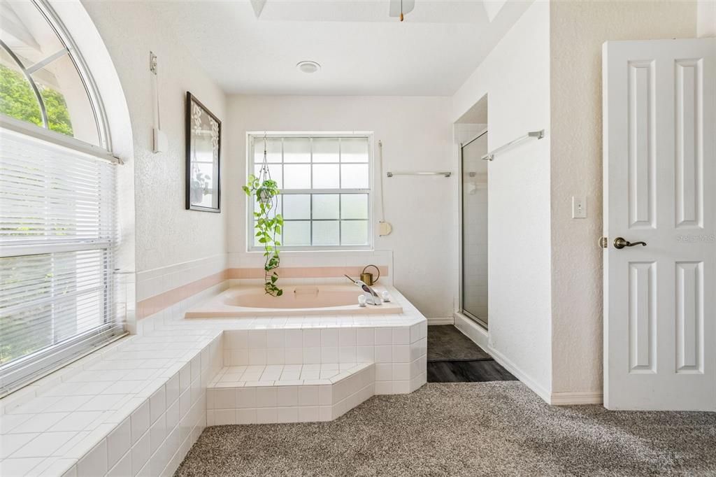 En Venta: $735,000 (4 camas, 3 baños, 2363 Pies cuadrados)