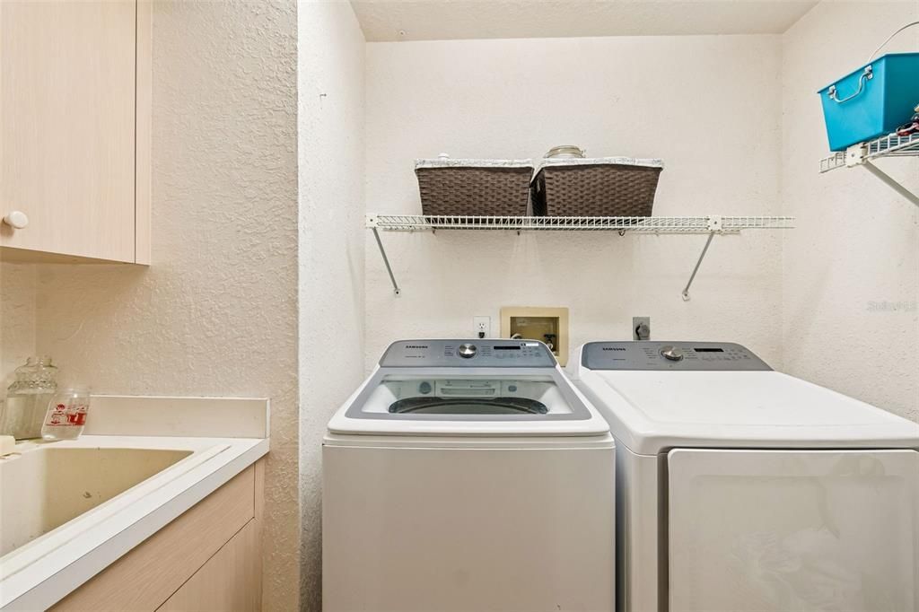 En Venta: $735,000 (4 camas, 3 baños, 2363 Pies cuadrados)