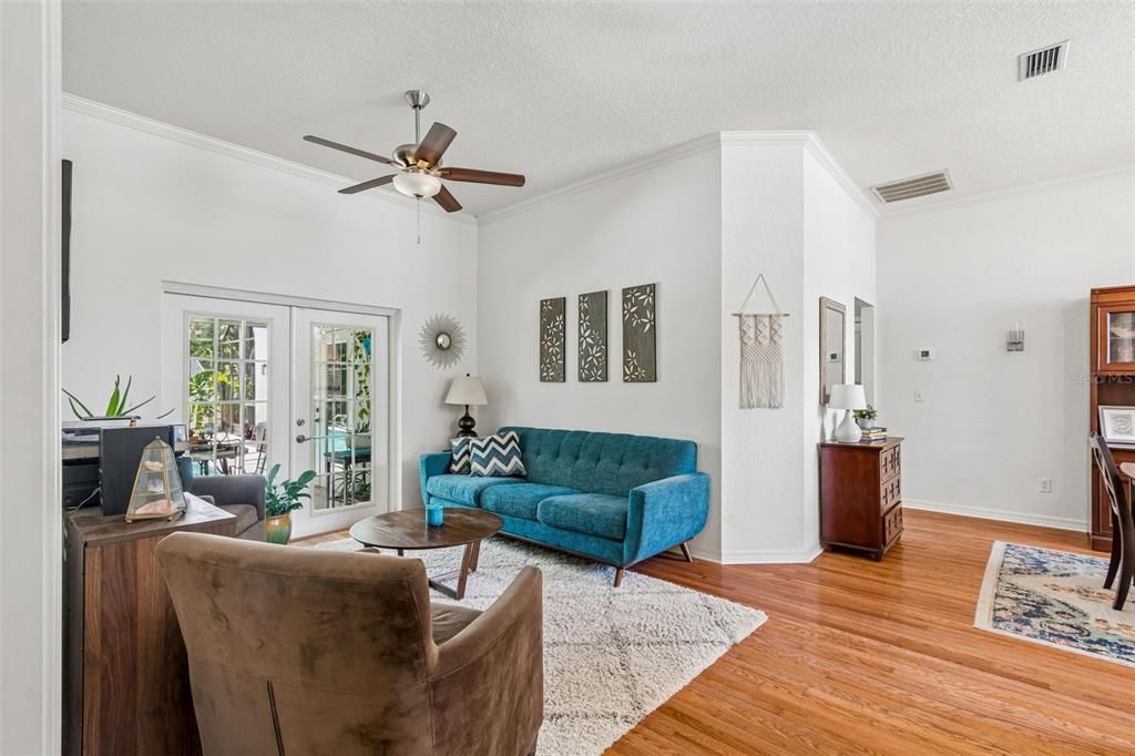 En Venta: $735,000 (4 camas, 3 baños, 2363 Pies cuadrados)