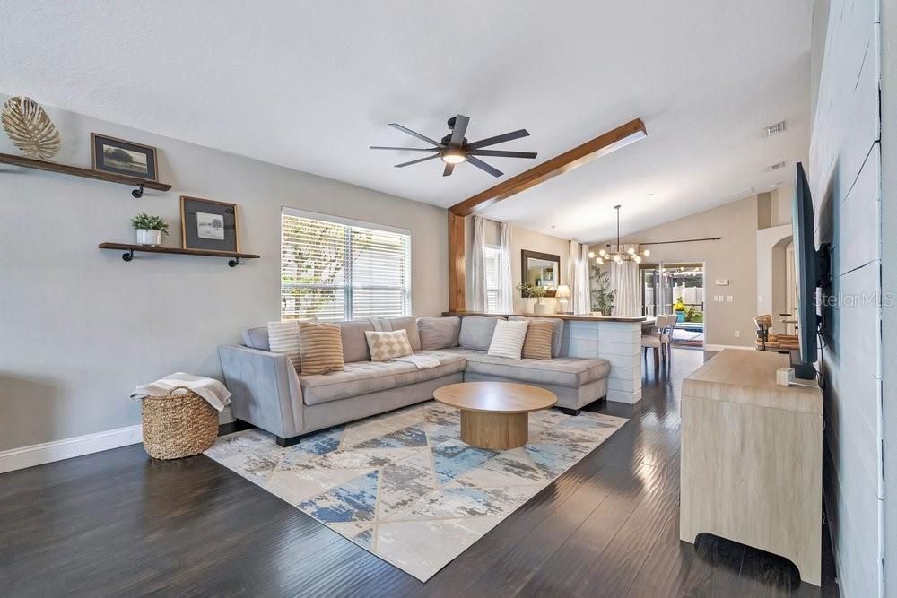 For Sale: $475,000 (3 beds, 2 baths, 1815 Square Feet)