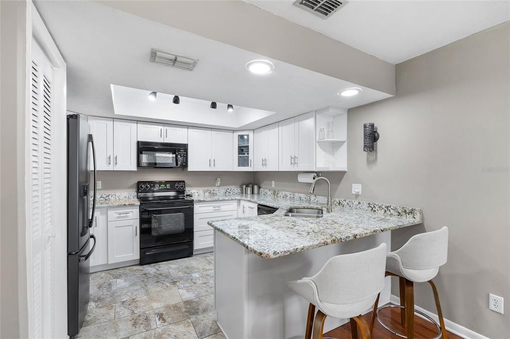 На продажу: $365,000 (2 спален, 2 ванн, 1156 Квадратных фут)