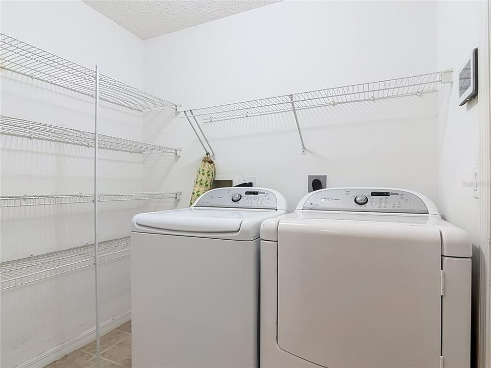 En Venta: $325,000 (4 camas, 2 baños, 2112 Pies cuadrados)