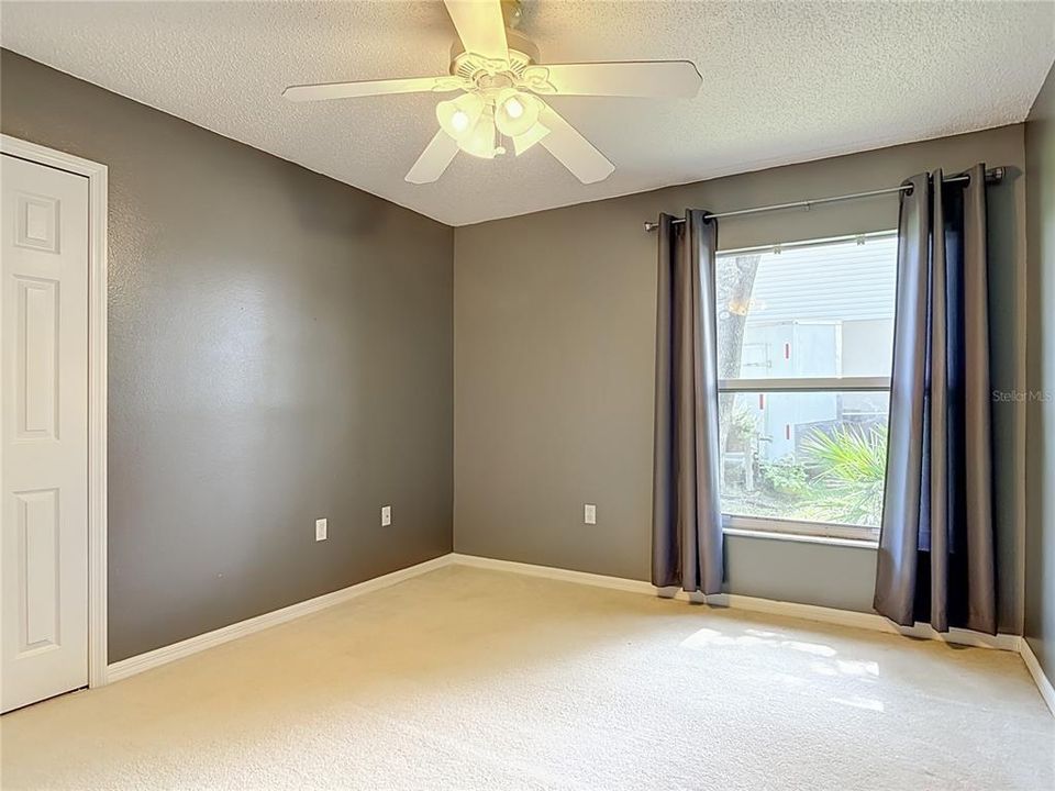 En Venta: $325,000 (4 camas, 2 baños, 2112 Pies cuadrados)