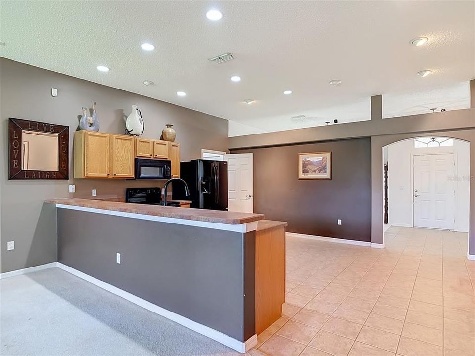 En Venta: $325,000 (4 camas, 2 baños, 2112 Pies cuadrados)