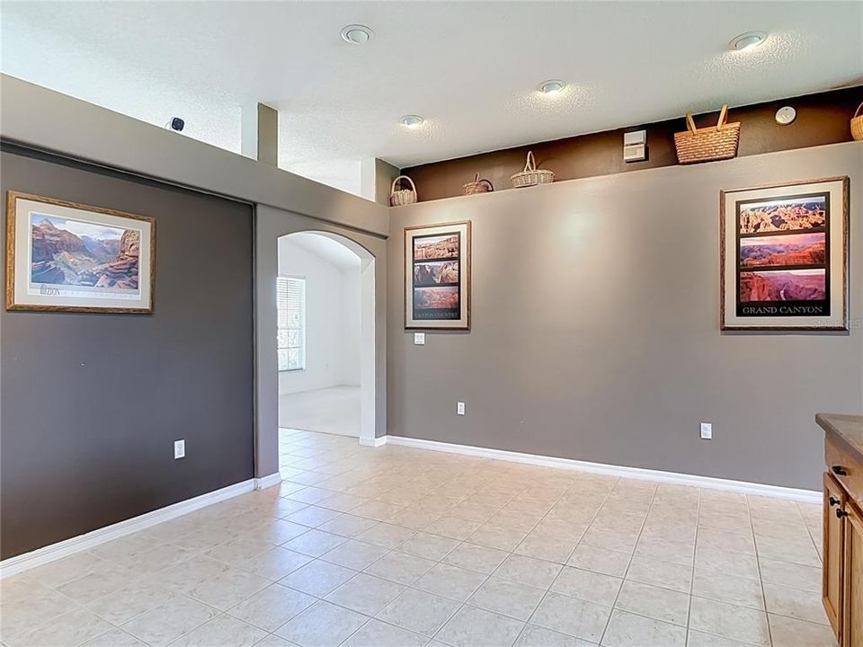 En Venta: $325,000 (4 camas, 2 baños, 2112 Pies cuadrados)