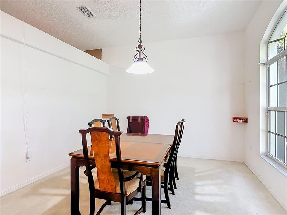 En Venta: $325,000 (4 camas, 2 baños, 2112 Pies cuadrados)