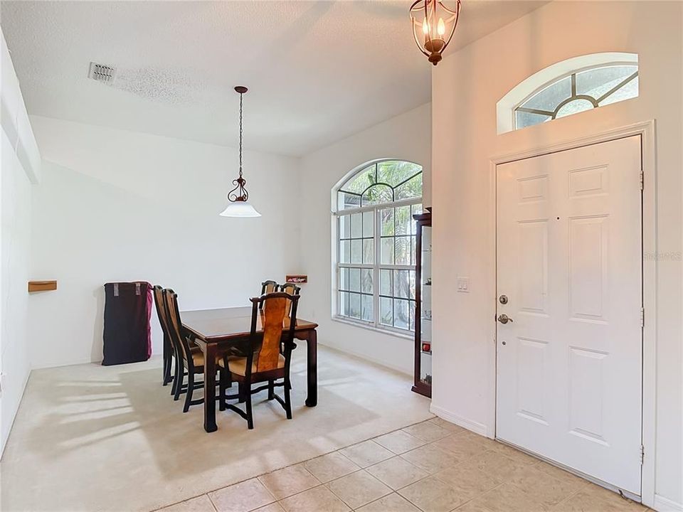 En Venta: $325,000 (4 camas, 2 baños, 2112 Pies cuadrados)