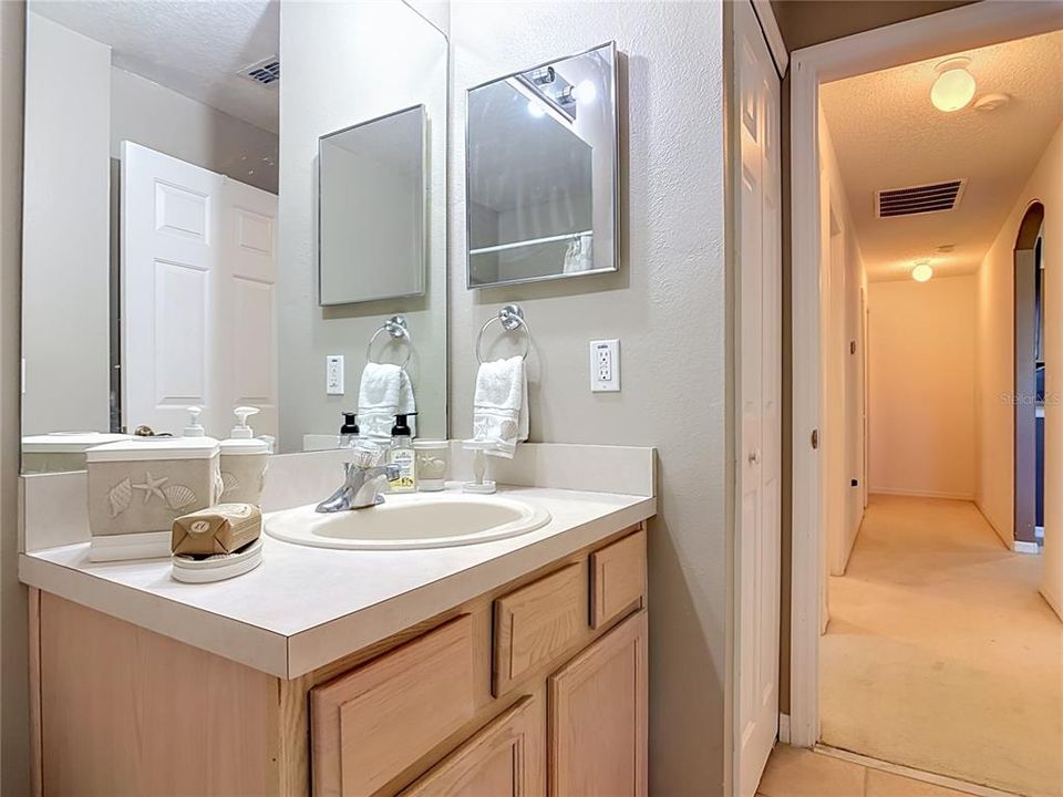 En Venta: $325,000 (4 camas, 2 baños, 2112 Pies cuadrados)
