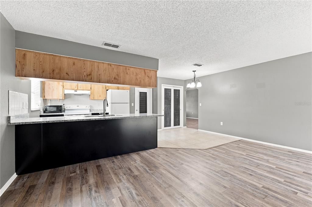For Sale: $289,900 (3 beds, 2 baths, 1595 Square Feet)