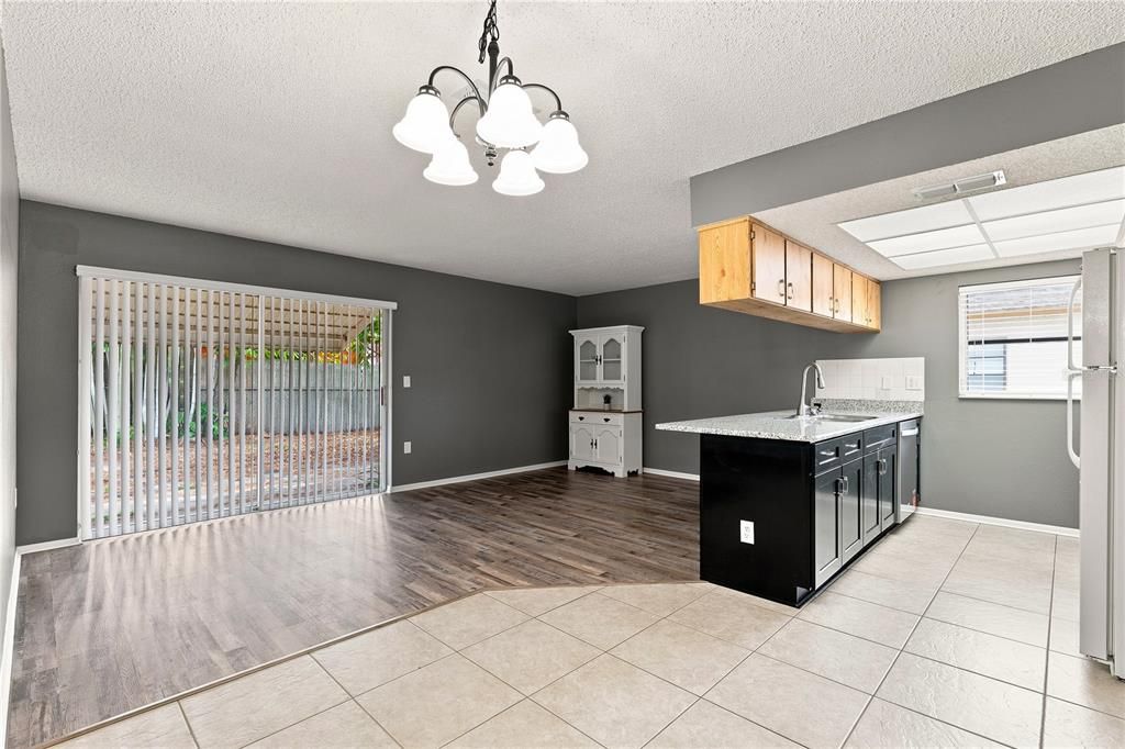 For Sale: $289,900 (3 beds, 2 baths, 1595 Square Feet)