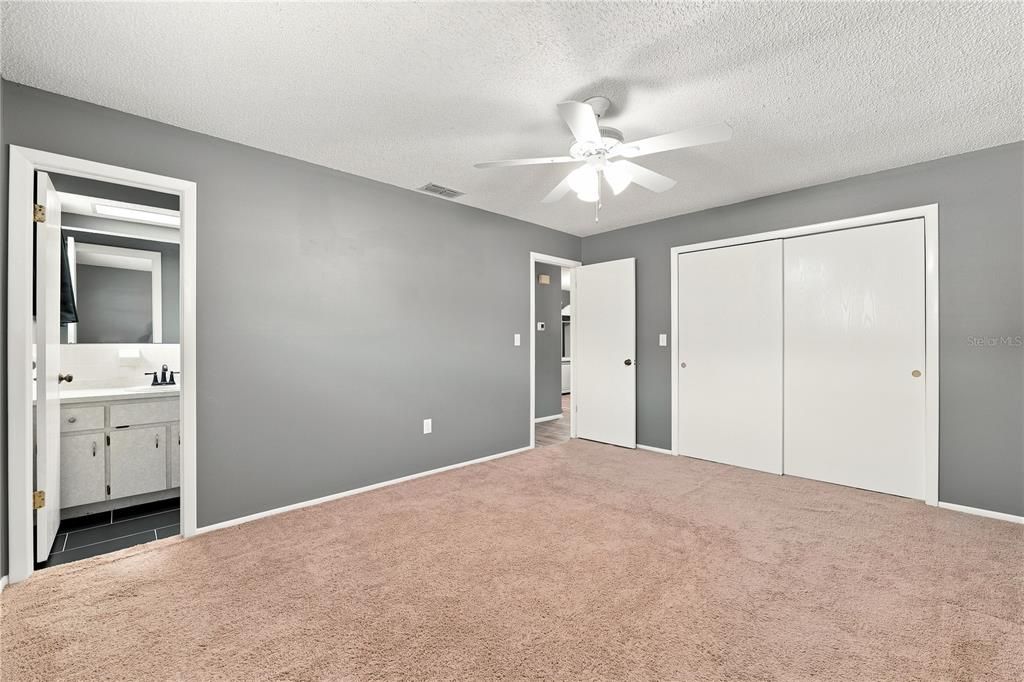 For Sale: $289,900 (3 beds, 2 baths, 1595 Square Feet)