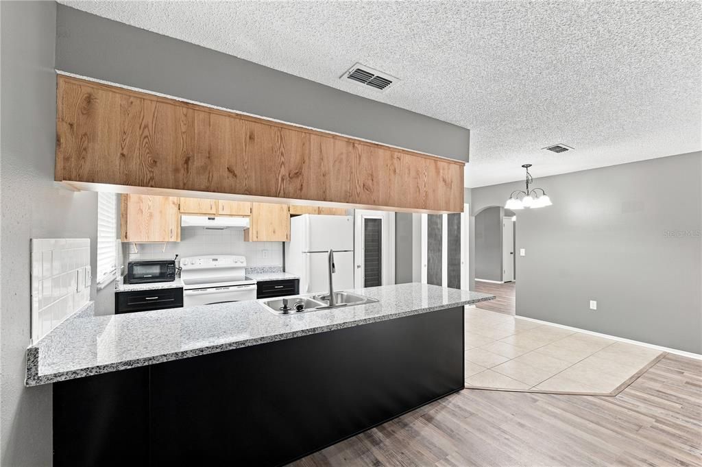 For Sale: $289,900 (3 beds, 2 baths, 1595 Square Feet)