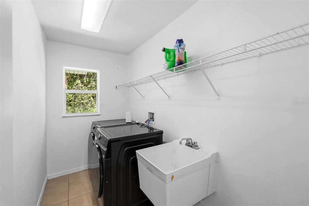 En Venta: $310,000 (4 camas, 2 baños, 2021 Pies cuadrados)