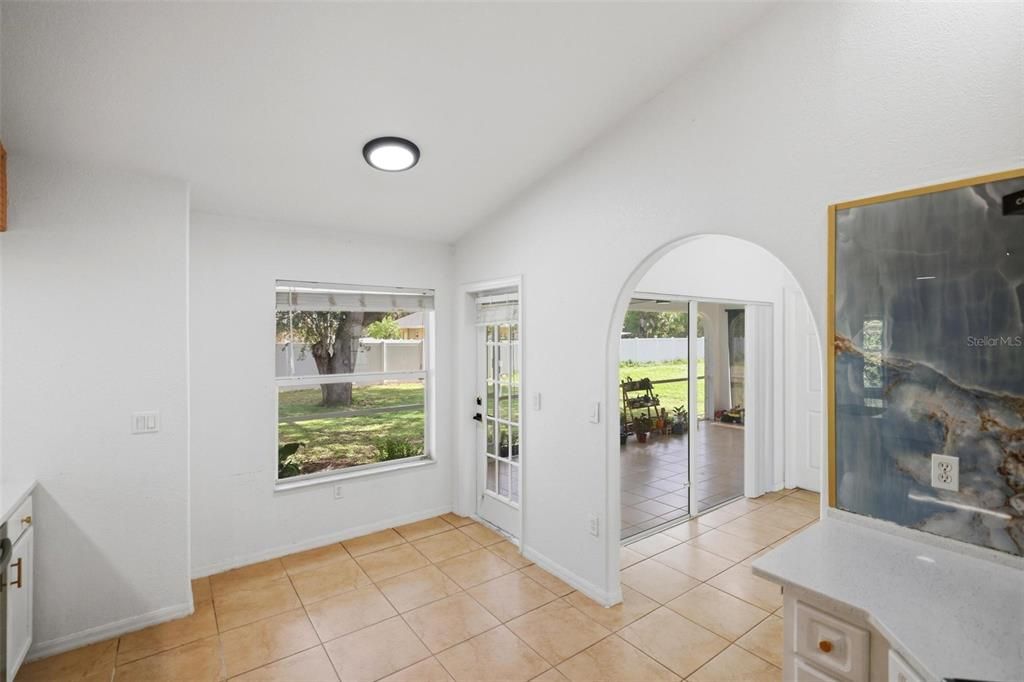 En Venta: $310,000 (4 camas, 2 baños, 2021 Pies cuadrados)