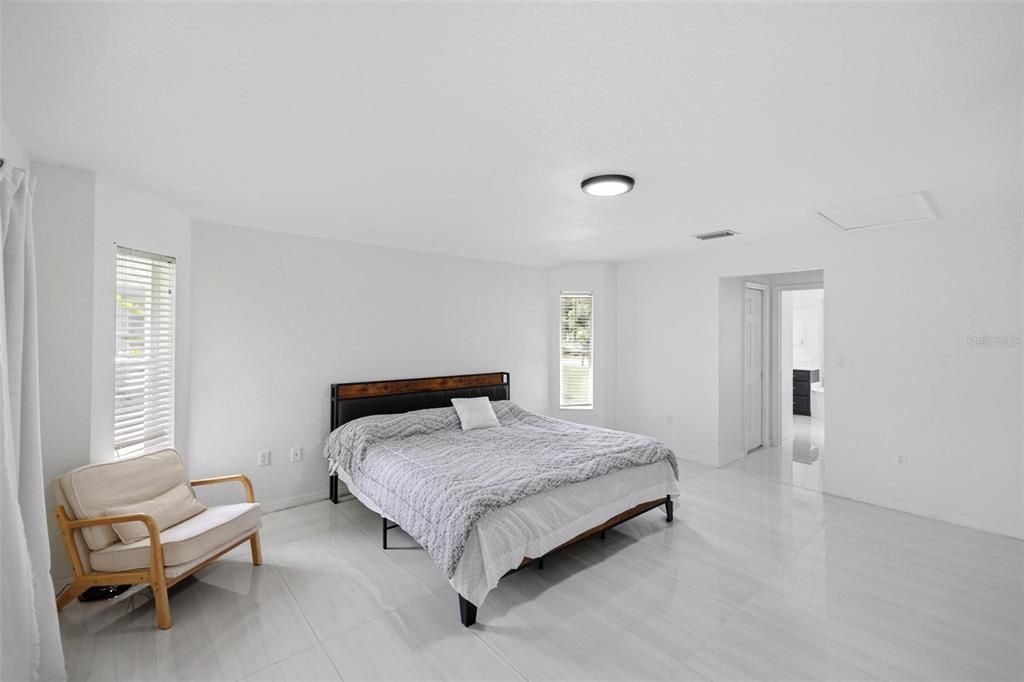 En Venta: $310,000 (4 camas, 2 baños, 2021 Pies cuadrados)