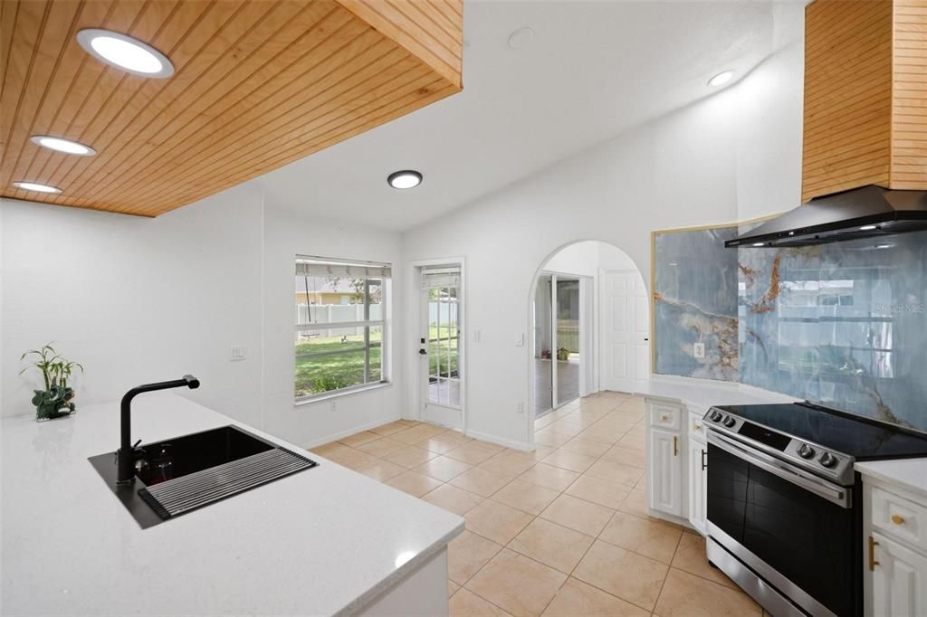En Venta: $310,000 (4 camas, 2 baños, 2021 Pies cuadrados)