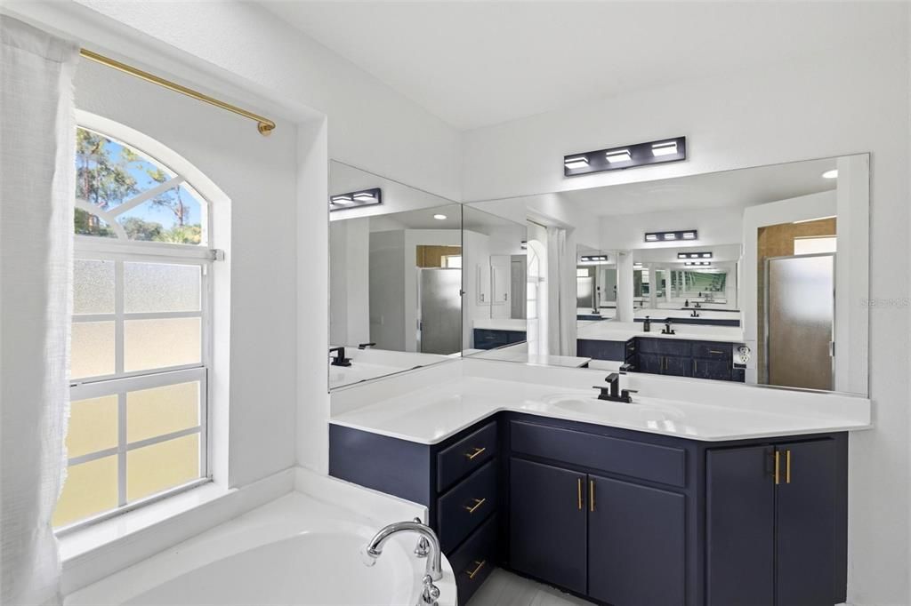 En Venta: $310,000 (4 camas, 2 baños, 2021 Pies cuadrados)