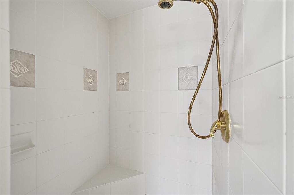 En Venta: $495,999 (3 camas, 2 baños, 1688 Pies cuadrados)