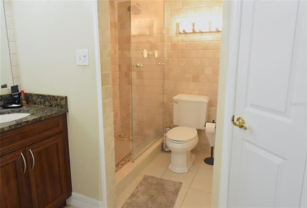 For Sale: $275,000 (2 beds, 2 baths, 1065 Square Feet)