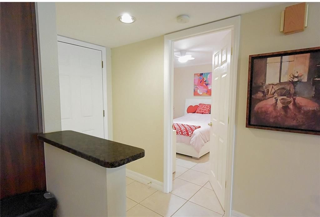 For Sale: $275,000 (2 beds, 2 baths, 1065 Square Feet)