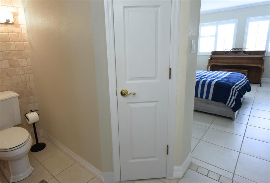 For Sale: $275,000 (2 beds, 2 baths, 1065 Square Feet)
