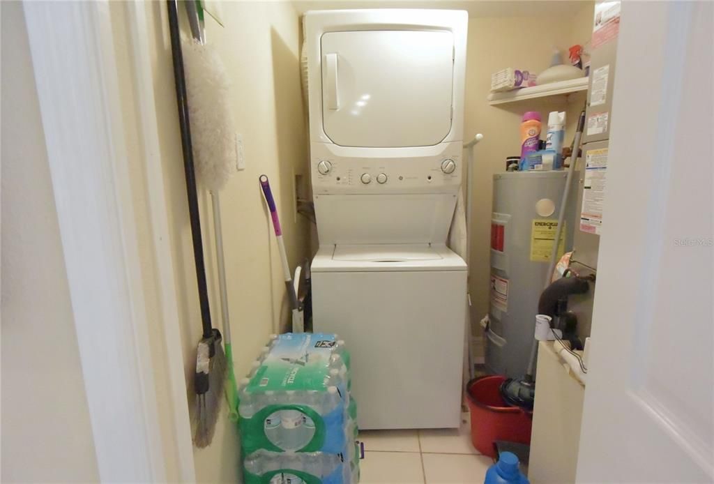 For Sale: $275,000 (2 beds, 2 baths, 1065 Square Feet)