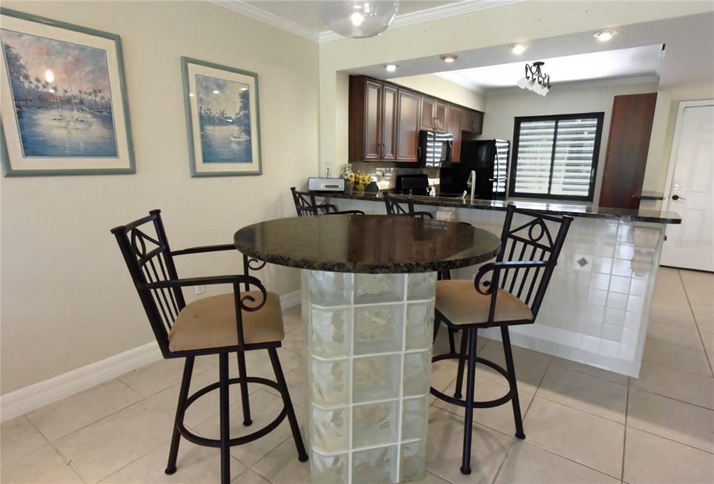 For Sale: $275,000 (2 beds, 2 baths, 1065 Square Feet)