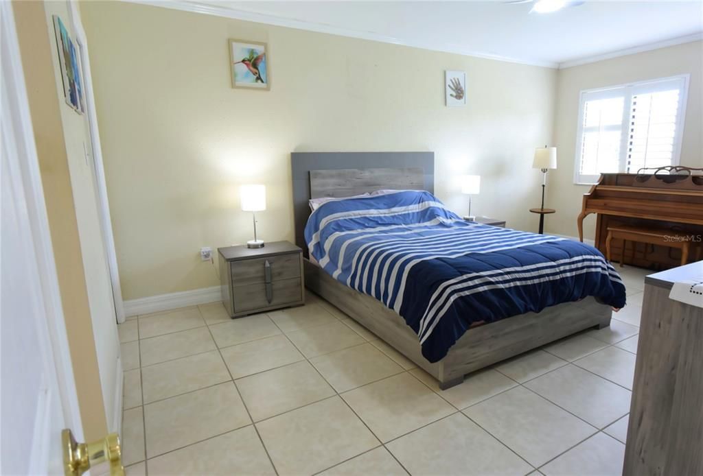 For Sale: $275,000 (2 beds, 2 baths, 1065 Square Feet)