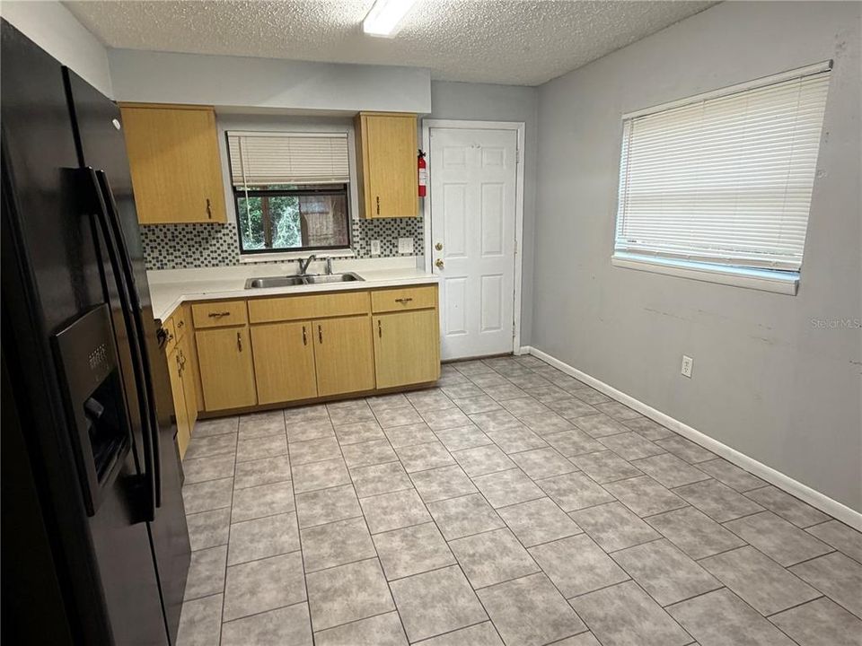 For Sale: $189,900 (2 beds, 1 baths, 910 Square Feet)