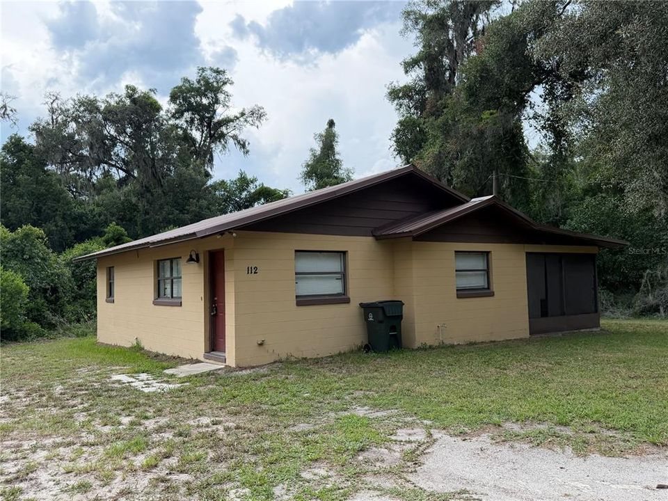 For Sale: $189,900 (2 beds, 1 baths, 910 Square Feet)