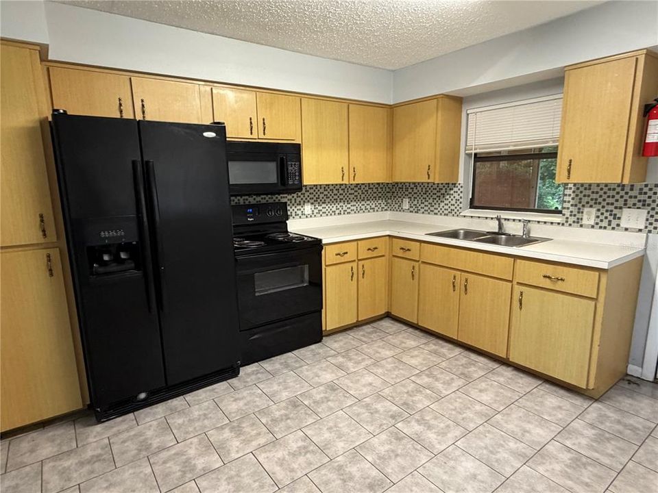 For Sale: $189,900 (2 beds, 1 baths, 910 Square Feet)