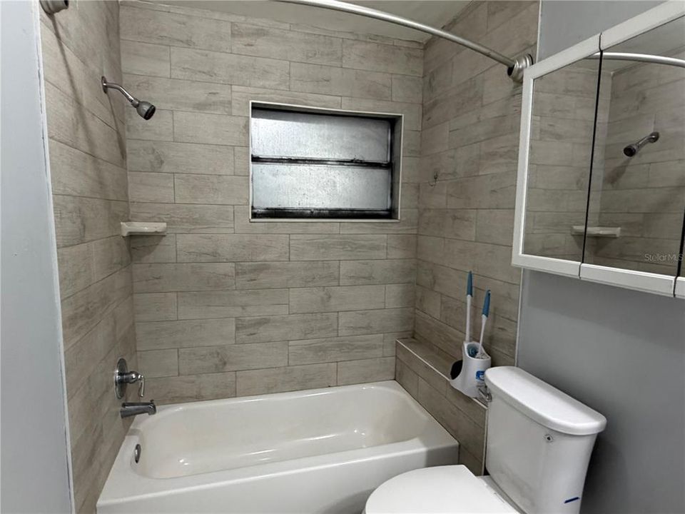 For Sale: $189,900 (2 beds, 1 baths, 910 Square Feet)