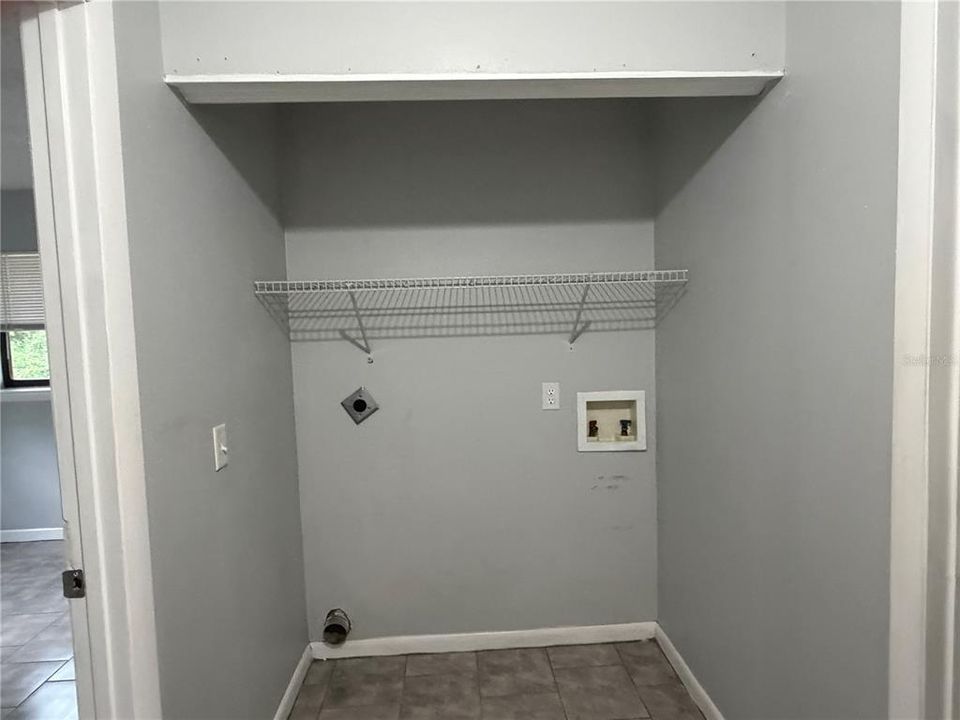 На продажу: $179,900 (2 спален, 1 ванн, 910 Квадратных фут)