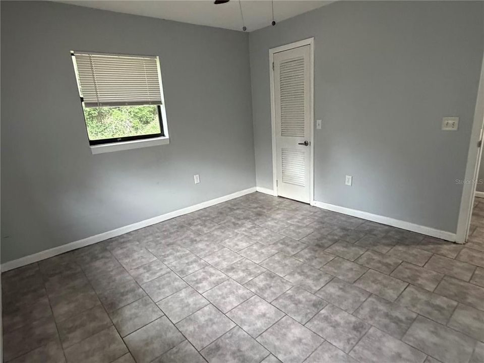 For Sale: $189,900 (2 beds, 1 baths, 910 Square Feet)