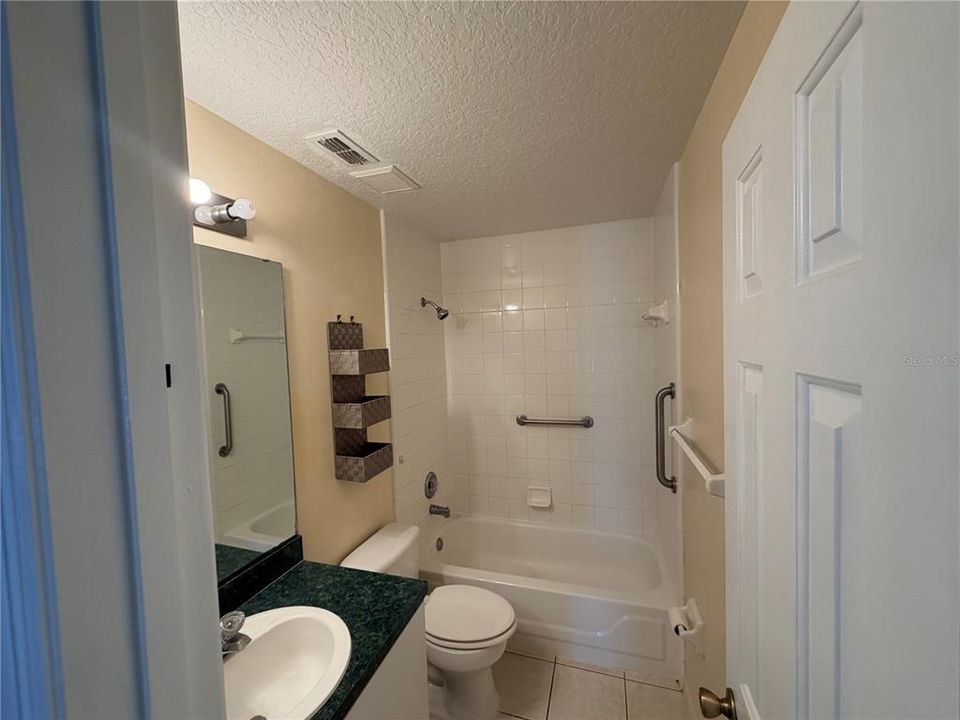 For Rent: $1,950 (3 beds, 2 baths, 1155 Square Feet)