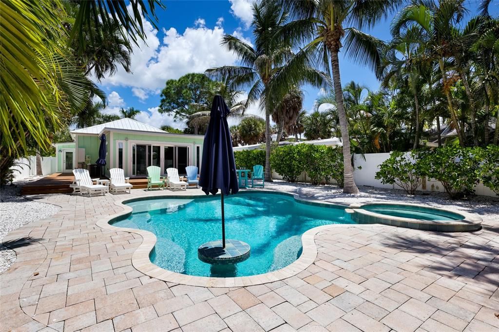 For Sale: $1,795,000 (3 beds, 3 baths, 1398 Square Feet)