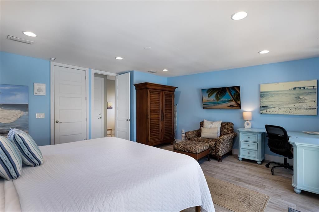 For Sale: $1,795,000 (3 beds, 3 baths, 1398 Square Feet)